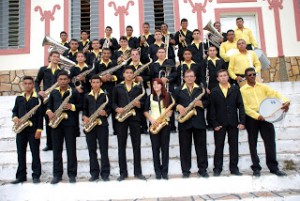 PRA VER A BANDA TOCAR