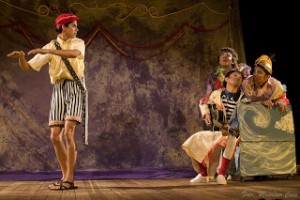 TEATRO NO FERIADO EM GUARAMIRANGA