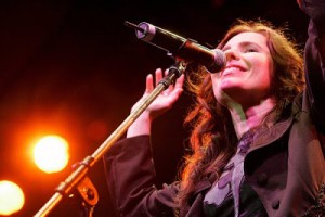 KÁTIA FREITAS E AS CHICAS: SHOWS NO DIA INTERNACIONAL DA MULHER