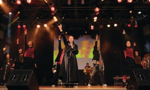 IR. KELLY PATRÍCIA FAZ SHOW NO BOTE FÉ FORTALEZA