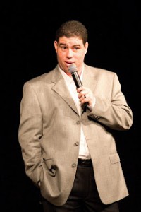 NO DIA DO HUMORISTA, CINZAS DE CHICO ANYSIO CHEGAM A MARANGUAPE