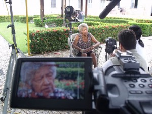 DOCUMENTÁRIO RETRATA A REALIDADE DE IDOSOS ISOLADOS DA FAMÍLIA