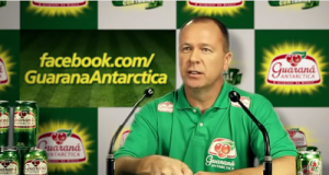 MANO MENEZES CONVOCA FÃS DE GUARANÁ ANTARCTICA PARA PARTIDA DE FUTEBOL