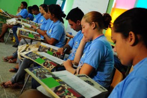 JOVENS DE ITAREMA E HORIZONTE ESTUDAM OS PATRIMÔNIOS CULTURAIS DOS TREMEMBÉS E QUILOMBOLAS