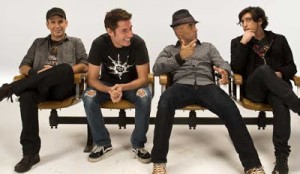 CAPITAL INICIAL PREPARA NOVO DISCO