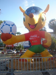 MASCOTE NA PRAÇA
