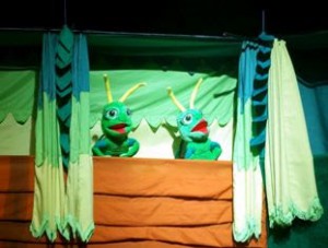 A CIGARRA E A FORMIGA NO TEATRO DA PRAIA
