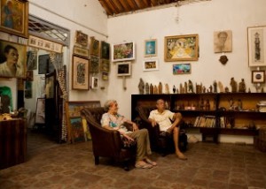 A ARTE DE E O AFETO DE ESTRIGAS E NICE FIRMEZA RETRATADOS EM EXPOSIÇÃO