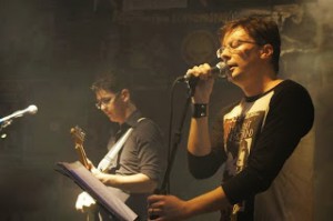 HOS recebe covers das bandas The Strokes e Red Hot Chili Peppers