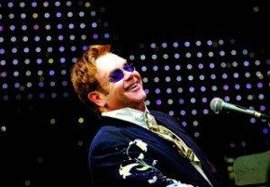Elton John vem a Fortaleza com novo álbum