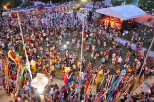 Baile infantil, dança e coral neste domingo no Dragão do Mar