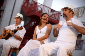 Contação de histórias infantis na Quarta Cultural Maciço de Arte