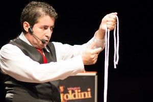 Mágico Goldini no Teatro Dragão do Mar