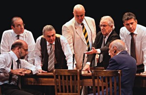Espetáculo “12 Homens e uma Sentença” no Teatro Celina Queiroz