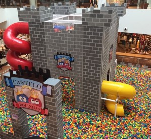 Piscina de Bolinhas, espetáculo “Pequena Sereia” e muitas brincadeiras no Shopping Parangaba