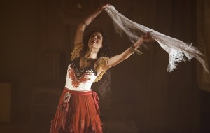 Carmem de Cervantes no Teatro Sesc Emiliano Queiroz
