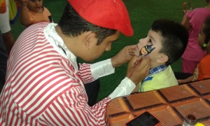 Brincadeiras, oficina de artes e teatro de bonecos  no Shopping Parangaba