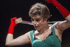 Peça “Pequeno Manual de Inapropriações” no Teatro Universitário