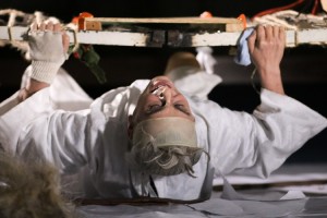 Paulo Ess encena “Diário de um Louco” no projeto Teatro da Terça
