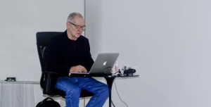 Artista escocês Charles Watson ministra workshop sobre criatividade em Fortaleza