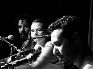 Banda Meio do Mundo no Teatro das Marias