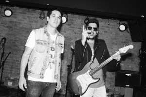 Flausino e Wilson Sideral homenageiam Cazuza no Teatro RioMar em Fortaleza