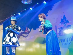 Apresentação Frozen Febre Congelante na Pracinha RioMar Kennedy