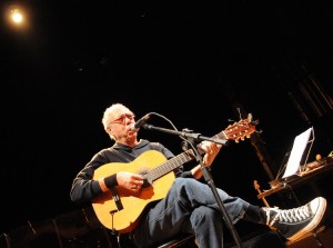 Jards Macalé homenageia a Tropicália em show na Caixa Cultura Fortaleza