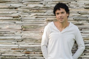 Jorge Vercillo faz live no Sintonia do Bem