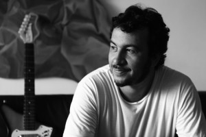 Oscar Arruda apresenta show inédito em tributo a Leonard Cohen no Teatro Dragão do Mar
