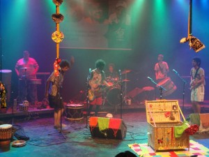 Oco do Mundo apresenta show “Rock de Calçada” no Teatro Carlos Câmara