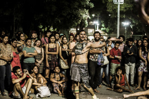 Os Pícaros Incorrigíveis em cartaz com “Devorando Heróis”