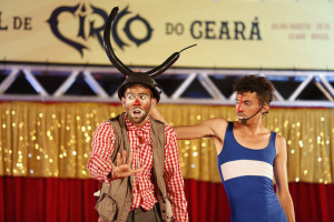 “Mais Uma Grande Besteira” é apresentado na Praça dos Leões