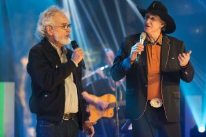 Sérgio Reis e Renato Teixeira se apresentam no Teatro RioMar Fortaleza
