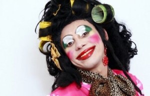Dona Fransquinha é atração de humor no Shopping Parangaba