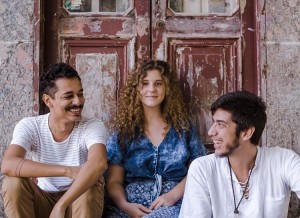 Gragoatá lança disco de estreia com influências indie e tropicalistas