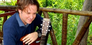 Teatro Sesc Iracema recebe Tiago Sullivan