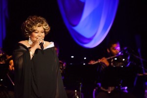 Alcione canta boleros no Teatro RioMar Fortaleza