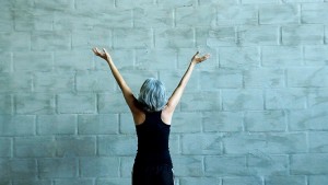 Projeto “Hedonês” chega a Fortaleza com um convite à intimidade e à dança para mulheres a partir dos 50 anos