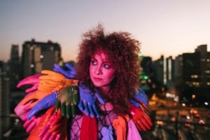 Cantora paraense, Aíla, filma o clipe “Lesbigay” na maior ocupação artística da América Latina