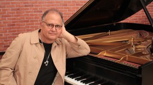 Guilherme Arantes faz show no Shopping RioMar Fortaleza