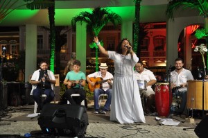 Clara Nunes recebe homenagem em show no Theatro José de Alencar