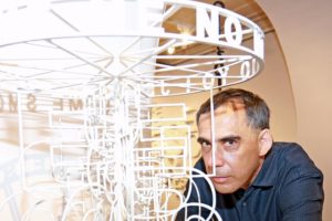 Mostra Palavras em Movimento, de Arnaldo Antunes, em cartaz na Caixa Cultural Fortaleza