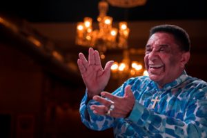Sessão Sonora homenageia Cauby Peixoto com show de Agnaldo Timóteo e exibição de documentário no Cineteatro São Luiz
