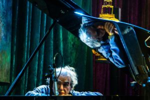 Pianista e pesquisador musical Benjamim Taubkin encerra calendário 2017 do projeto Mestre & Aprendiz