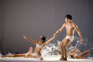 Edisca apresenta espetáculo Sagrada no Teatro RioMar Fortaleza