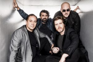 Biquini Cavadão faz show pela internet