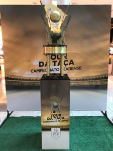 Taça do Campeonato Cearense em exposição no Shopping Parangaba