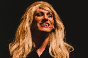 Humor na Praça recebe a montagem “Cacos de Família”