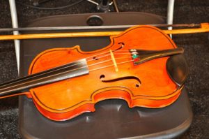 Universo das rabecas em exposição no Museu do Ceará